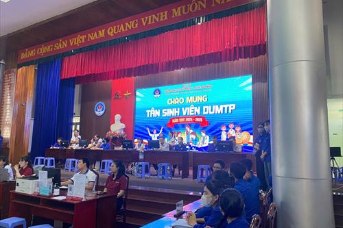 [Nam Việt JSC] Phần mềm quản trị Đại học ESSoft cùng Đại học KT Y dược Đà Nẵng chào đón tân SV